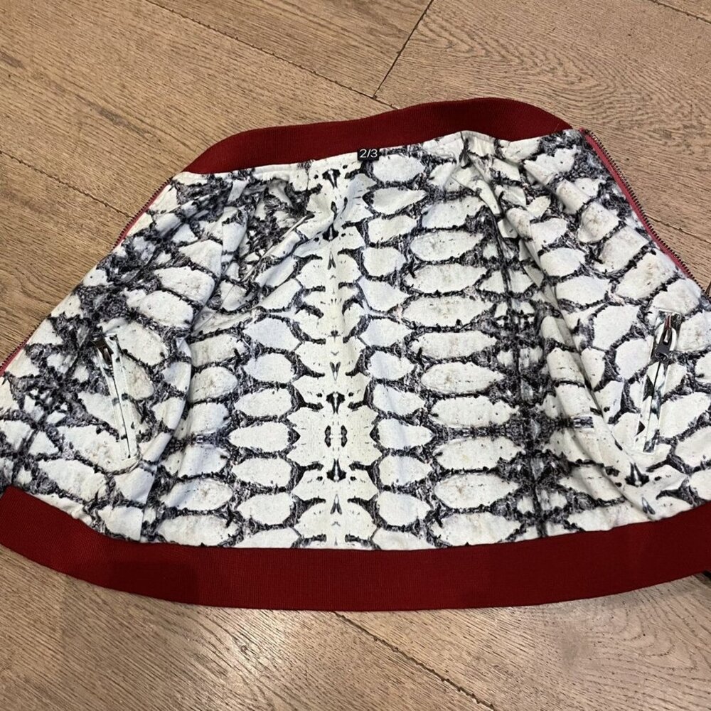 REVERSIBLE graphic Patterned BOMBER Jacket - Picture 8 of 10